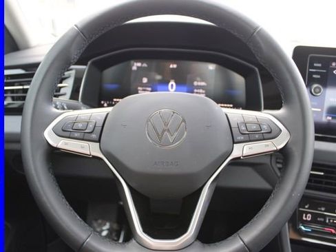 Used 2025 Volkswagen Jetta SE FWD image 27