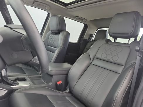 Used 2024 Nissan Frontier SL w/ Technology Package RWD image 17