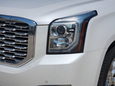 Used 2018 GMC Yukon Denali w/ Denali Ultimate Package AWD/4WD image 9