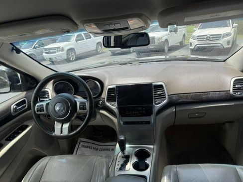 Used 2011 Jeep Grand Cherokee Laredo RWD image 12