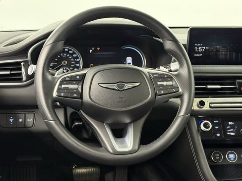 Used 2025 Genesis G70 2.5T image 31