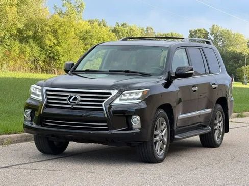 Used 2013 Lexus LX 570 4WD w/ Luxury Pkg image 7