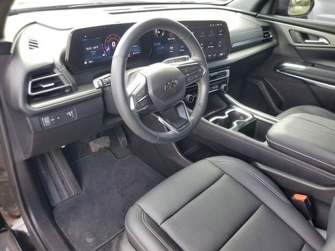 Used 2025 Chevrolet Traverse LT w/ Midnight/Sport Edition FWD image 17