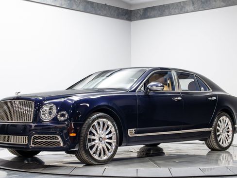 Used 2017 Bentley Mulsanne image 2