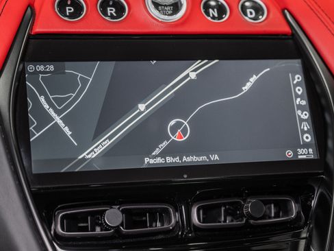Used 2021 Aston Martin DBX AWD/4WD image 32