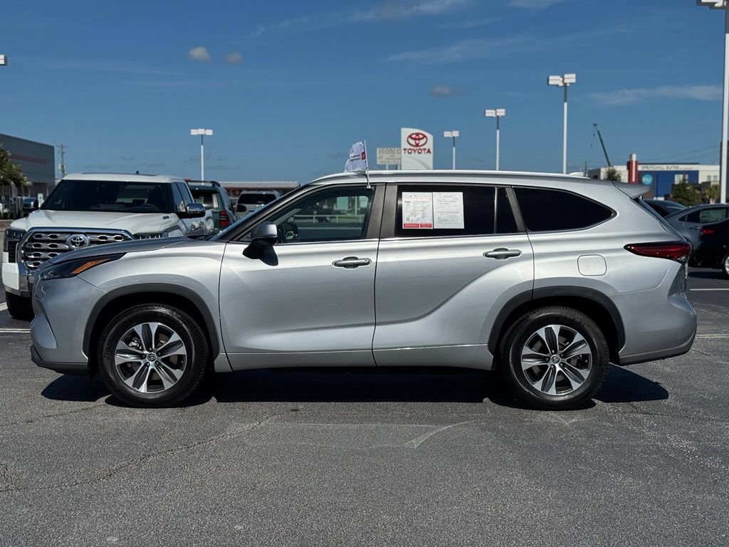 Used 2023 Toyota Highlander XLE FWD image 8