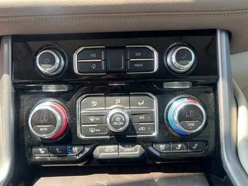 Used 2021 GMC Yukon Denali w/ Advanced Technology Package AWD/4WD image 31