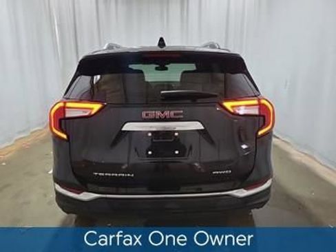 Used 2024 GMC Terrain SLT w/ Infotainment Package II image 4