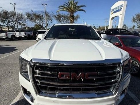 Used 2021 GMC Yukon SLT w/ SLT Premium Package image 1