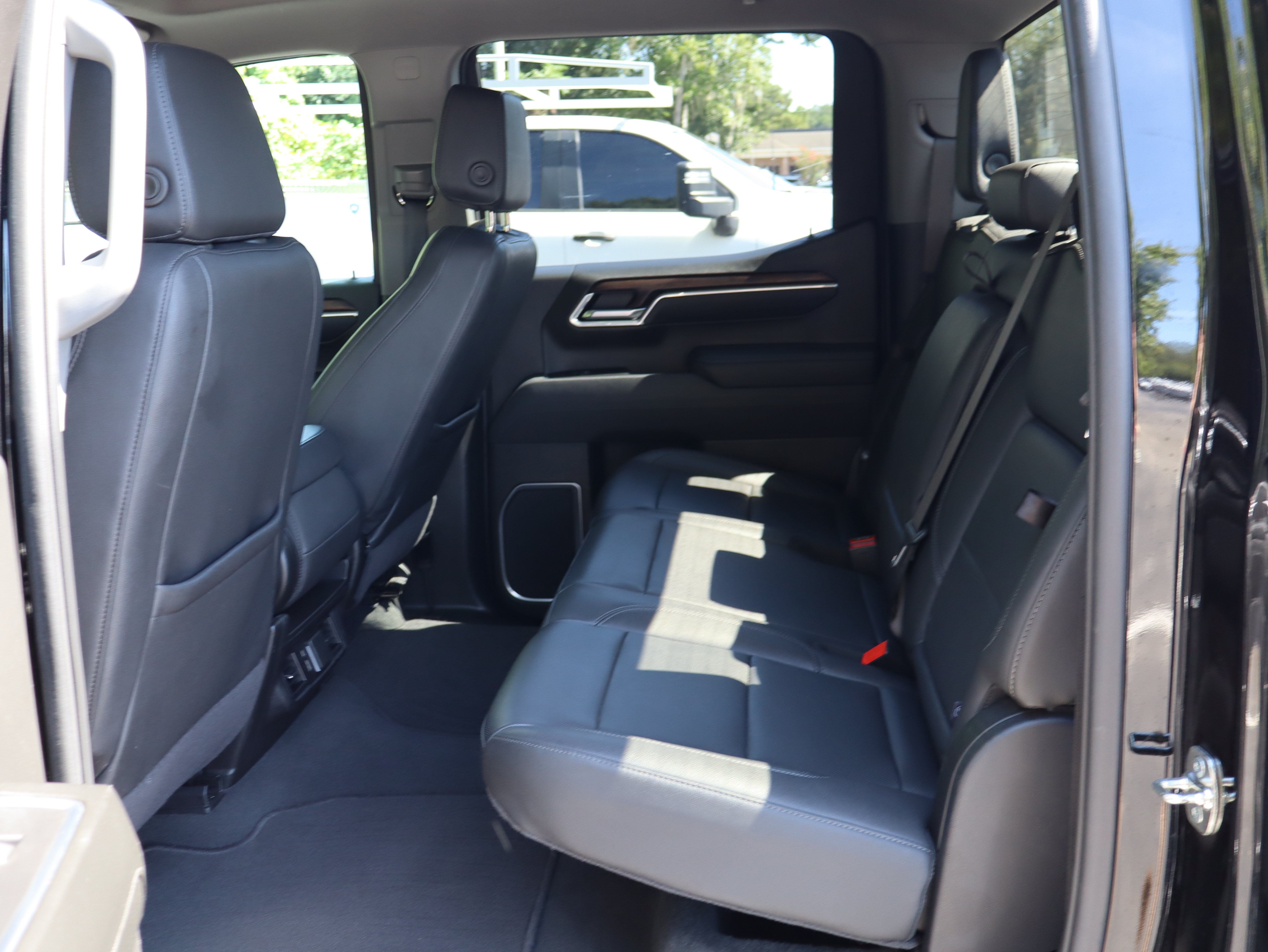 Used 2025 GMC Sierra 1500 SLT RWD image 44