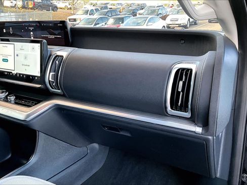 Used 2025 Ford Expedition Max Platinum image 18