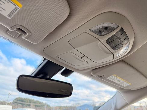 Used 2020 Chrysler Pacifica Touring-L image 34