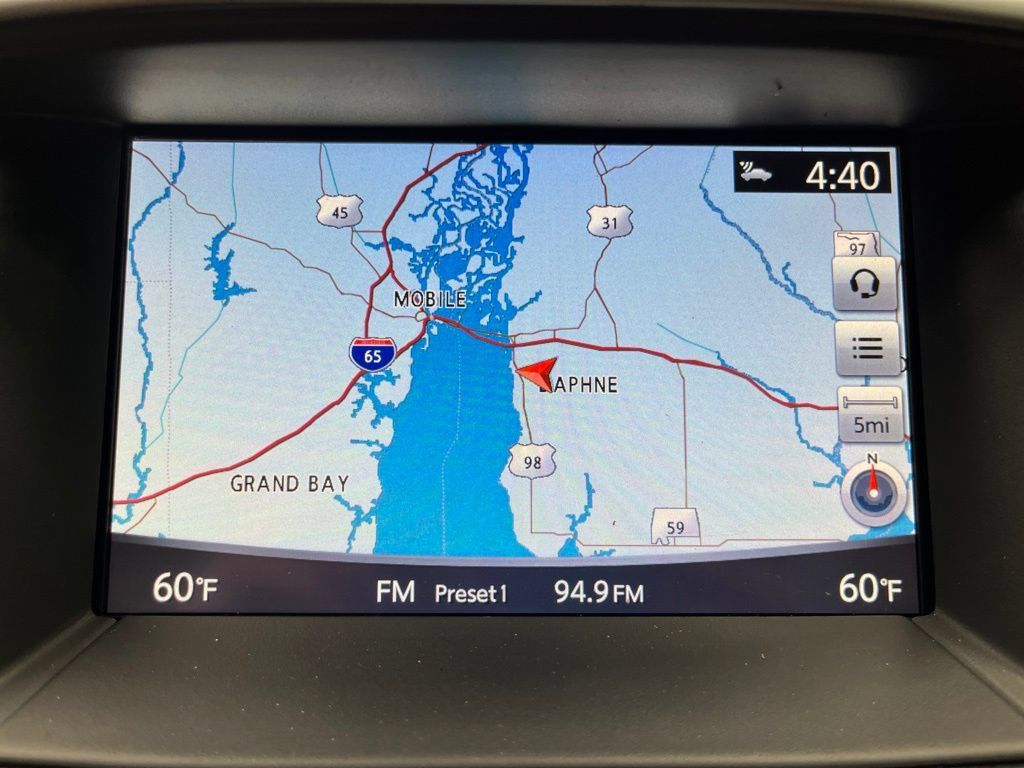 Used 2020 Nissan Pathfinder SL FWD image 11
