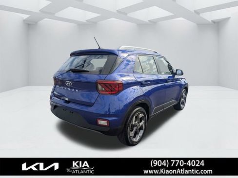 Used 2025 Hyundai Venue SEL image 3