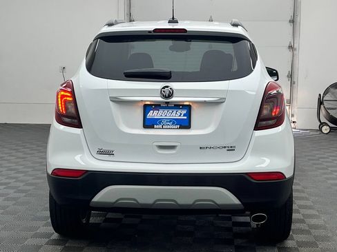 Used 2022 Buick Encore Preferred AWD/4WD image 8