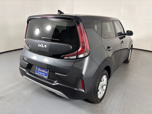 Used 2023 Kia Soul LX w/ LX Technology Package FWD image 8