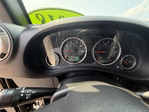 Used 2018 Jeep Wrangler Unlimited Sahara w/ Dual Top Group AWD/4WD image 17