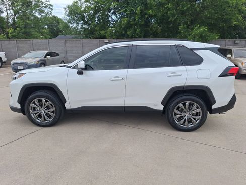 Used 2023 Toyota RAV4 XLE Premium AWD/4WD image 3