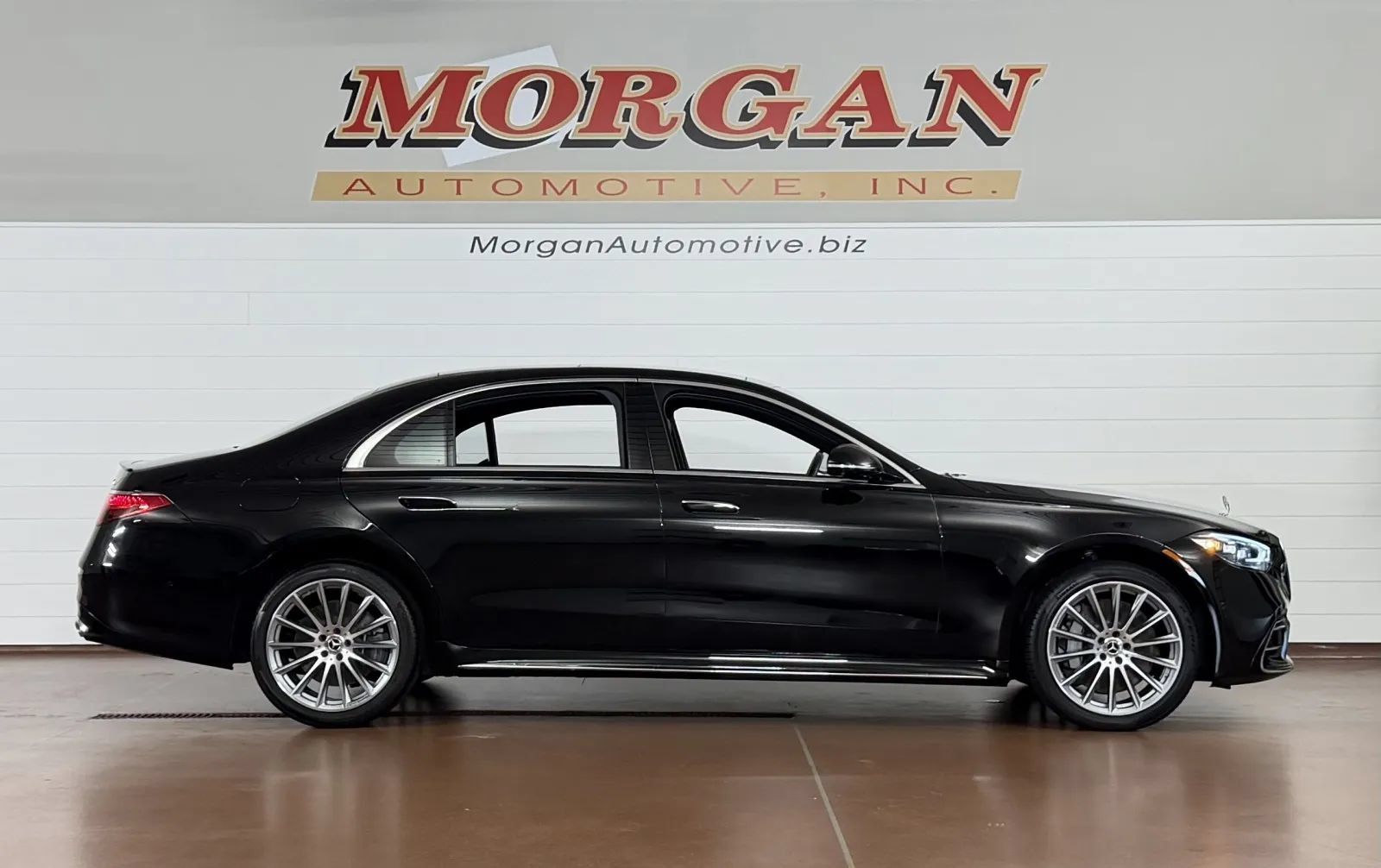 Used 2023 Mercedes-Benz S 500 4MATIC image 2