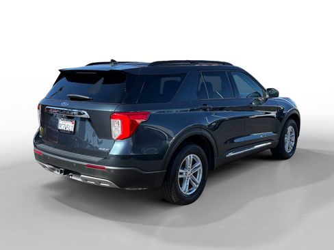 Used 2022 Ford Explorer XLT w/ Equipment Group 202A AWD/4WD image 5