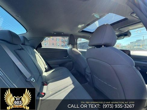 Used 2025 Hyundai Elantra SEL image 9
