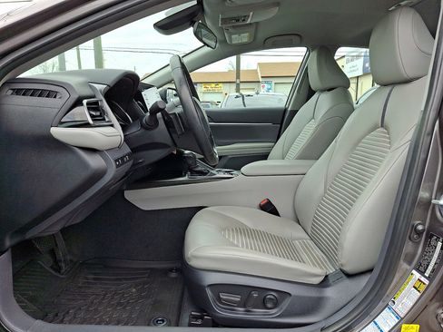 Used 2023 Toyota Camry SE image 20