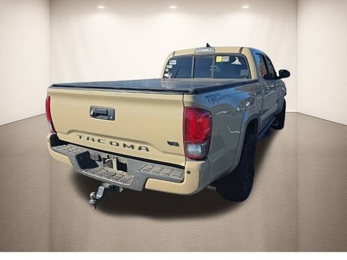 Used 2016 Toyota Tacoma TRD Sport w/ Premium & Technology Package image 4