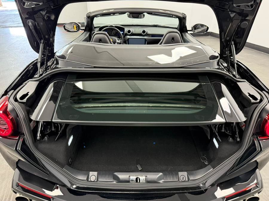 Used 2019 Ferrari Portofino RWD image 95