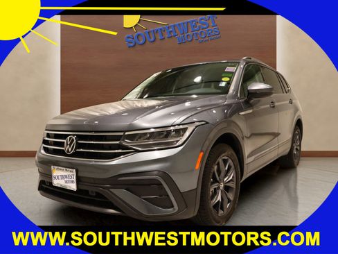 Used 2023 Volkswagen Tiguan SE image 1