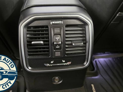 Used 2018 Porsche Macan AWD/4WD image 32