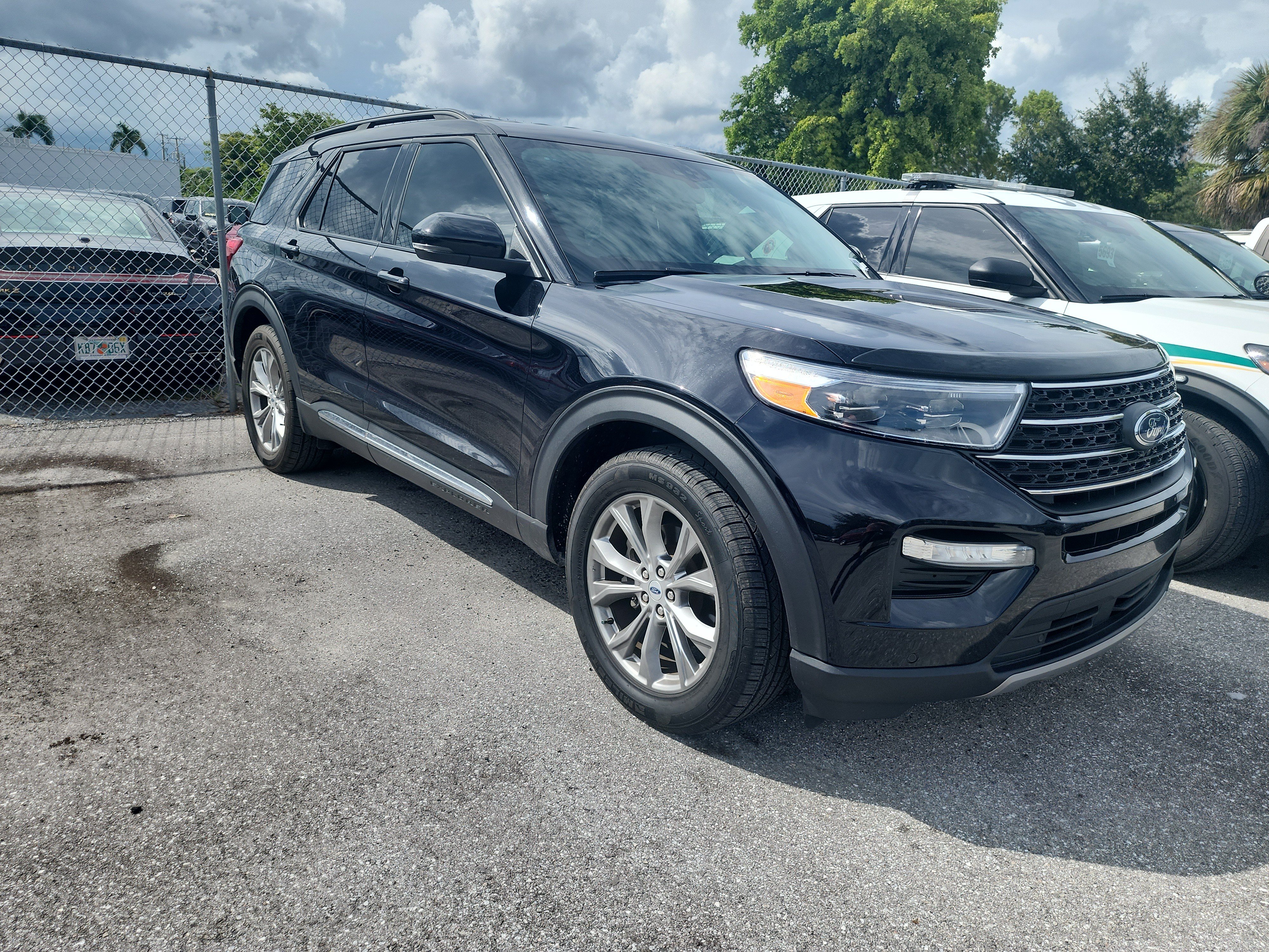 Used 2023 Ford Explorer XLT w/ Equipment Group 202A RWD image 3