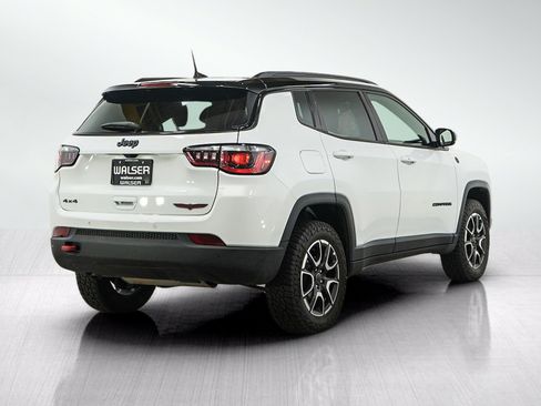 Used 2025 Jeep Compass Trailhawk AWD/4WD image 5