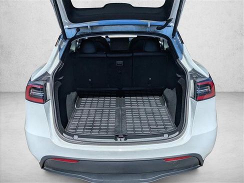 Used 2024 Tesla Model Y Long Range AWD/4WD image 6