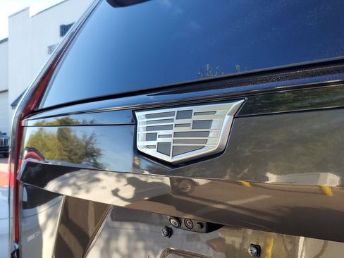 Used 2021 Cadillac Escalade ESV Sport Platinum RWD image 6