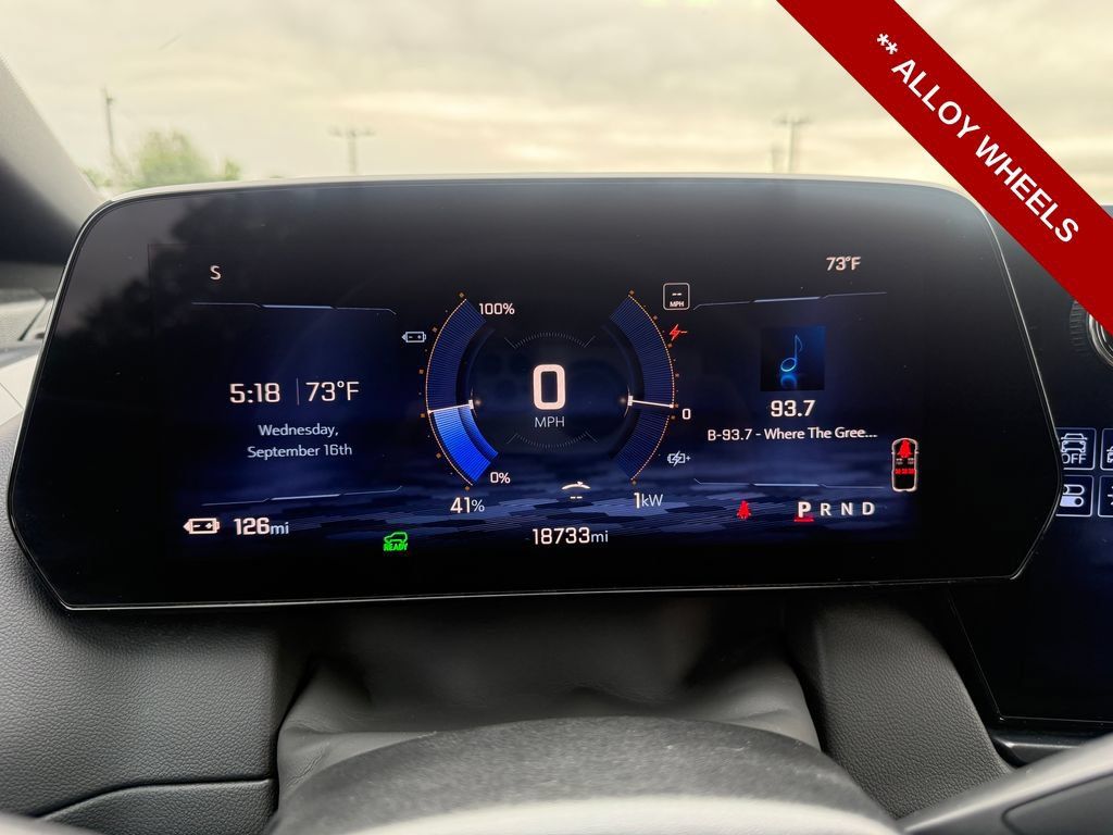 Used 2025 Chevrolet Equinox EV RS FWD image 21