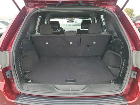 Used 2018 Jeep Grand Cherokee Laredo AWD/4WD image 12