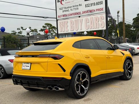 Used 2022 Lamborghini Urus AWD/4WD image 9