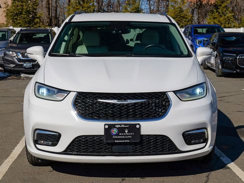 Used 2021 Chrysler Pacifica Touring-L AWD/4WD image 2
