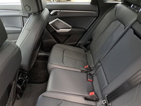 New 2025 Audi Q3 2.0T Premium image 27