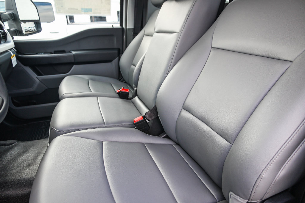 New 2025 Ford F550 2WD Regular Cab Super Duty image 19