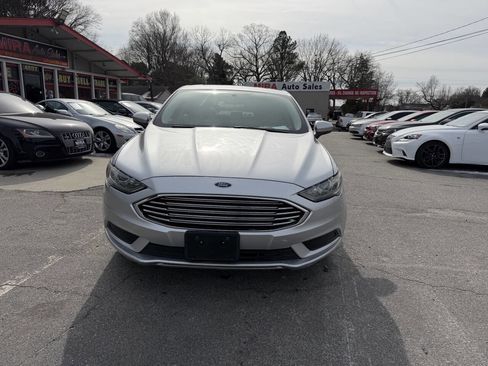 Used 2017 Ford Fusion SE image 9