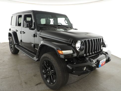 Used 2021 Jeep Wrangler Unlimited Sahara image 3