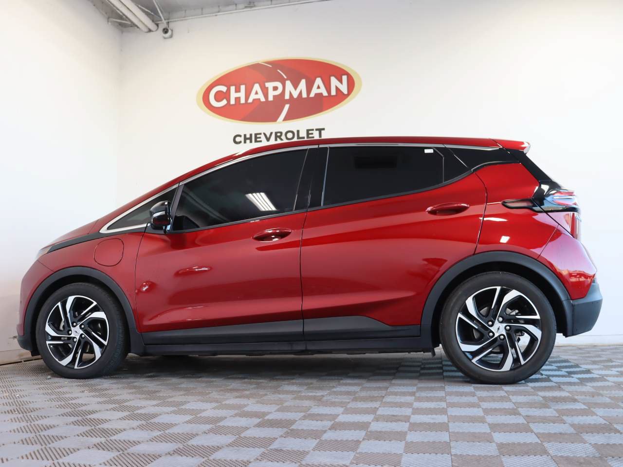 Used 2022 Chevrolet Bolt LT FWD image 3