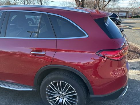 Certified 2025 Mercedes-Benz GLC 300 4MATIC image 5