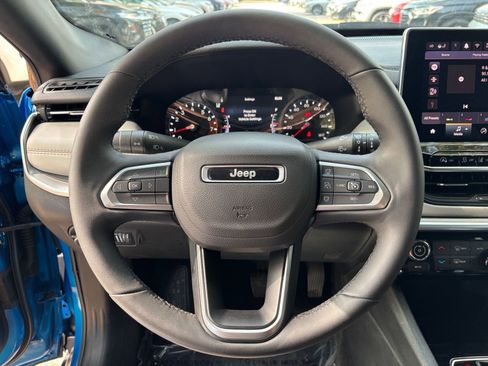 Used 2025 Jeep Compass Limited AWD/4WD image 28
