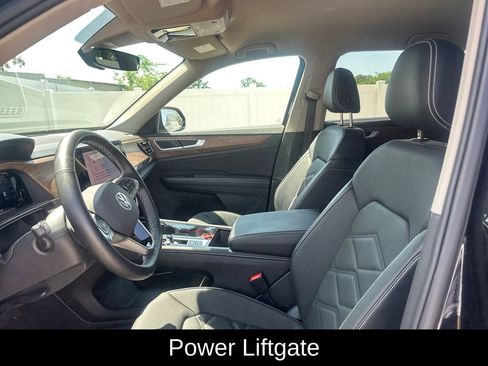 Used 2025 Volkswagen Atlas SE FWD image 12