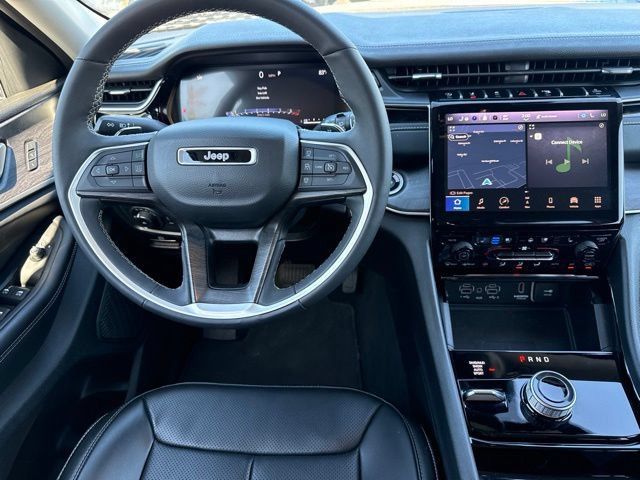 Used 2023 Jeep Grand Cherokee L Limited w/ Luxury Tech Group II AWD/4WD image 23