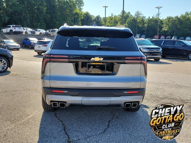 Used 2026 Chevrolet Traverse LT AWD/4WD image 4