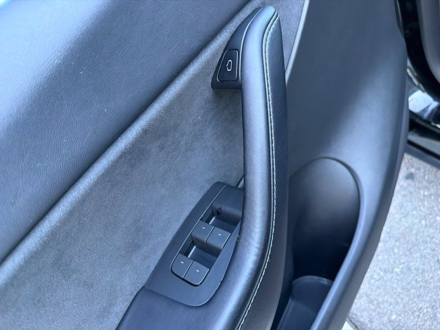Used 2021 Tesla Model Y Long Range AWD/4WD image 19