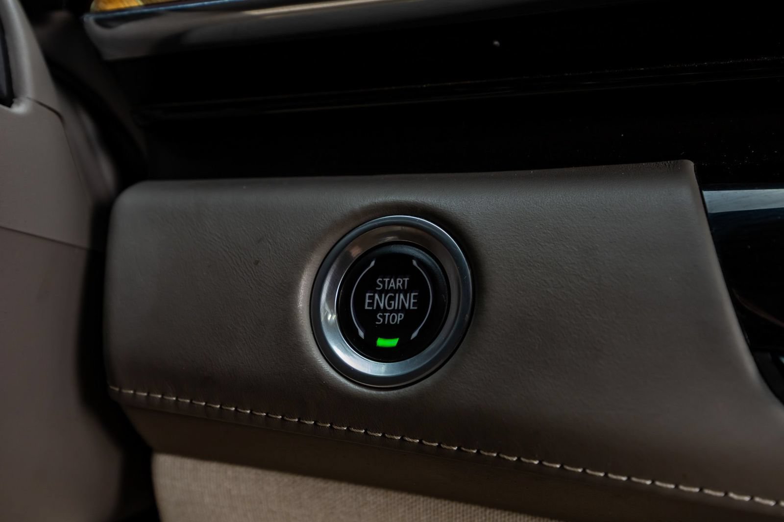 Used 2022 Cadillac Escalade Sport Platinum AWD/4WD image 19